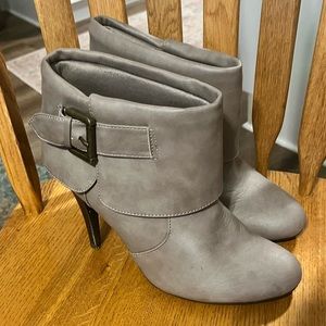 Adorable winter heeled boots! ❄️❄️☃️⛄️